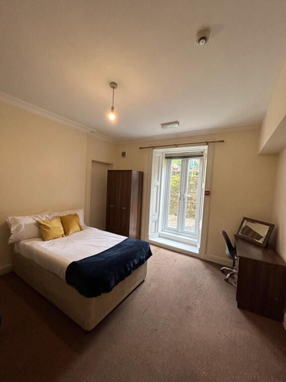 5 bedroom flat for rent in Angle Park Terrace, Slateford, Edinburgh, EH11