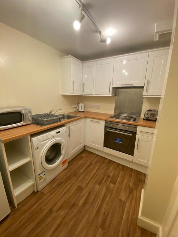 3 bedroom flat for rent in West Nicolson Street, Newington, Edinburgh, EH8