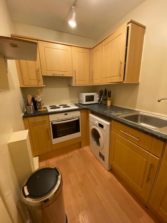 4 bedroom flat for rent in Parkside Street, Newington, Edinburgh, EH8