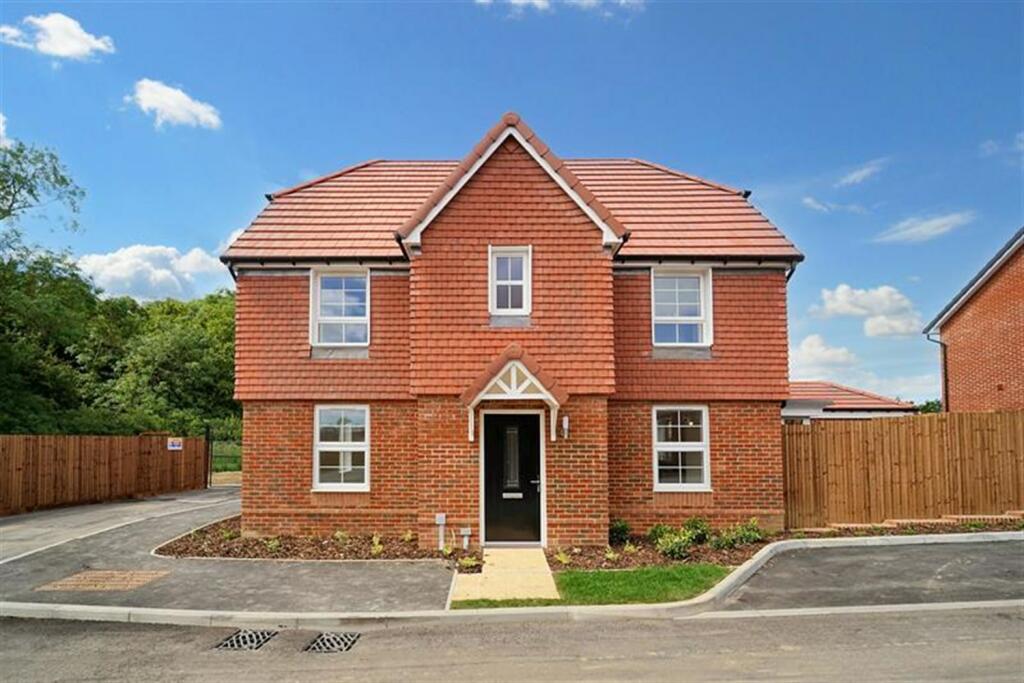 4 bedroom detached house for rent in 4 bedroom Detached House in Dragon