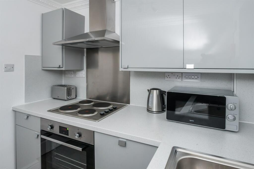 Additional property image - 3 bedroom Terraced House in Staple Hill Road, Fishponds
