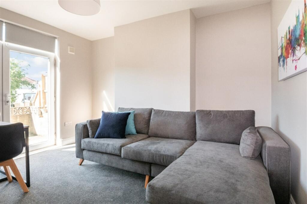 Additional property image - 4 bedroom Semi Detached House in Jean Road, Bristol