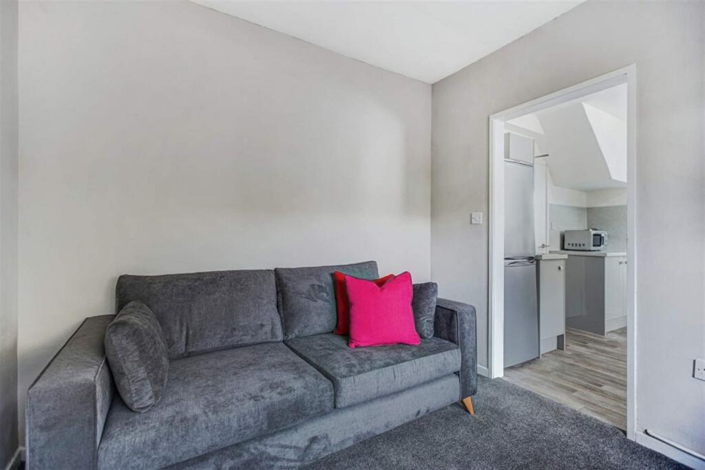Additional property image - 4 bedroom End of Terrace House in Greystoke Avenue, Bristol