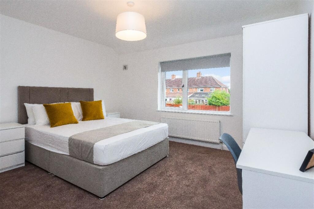 Additional property image - 4 bedroom Semi Detached House in Greystoke Avenue, Bristol