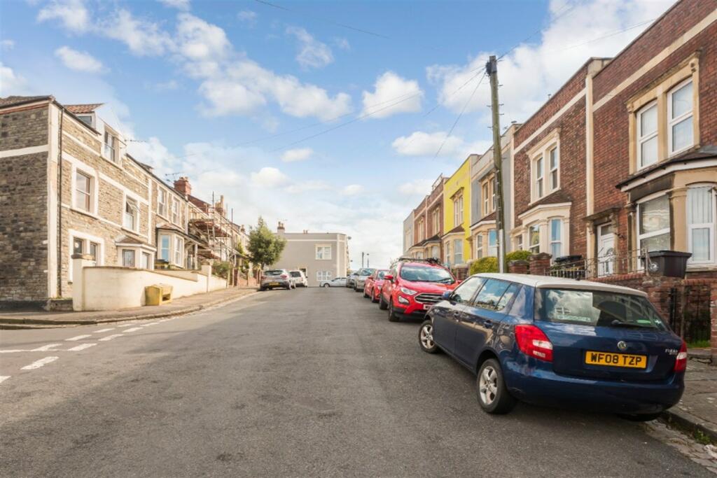 Additional property image - 4 bedroom Terraced House in Balmain Street, Bristol