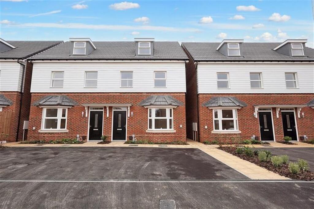 Main image of property: 3 bedroom Semi Detached House in Dragon Way Sturry