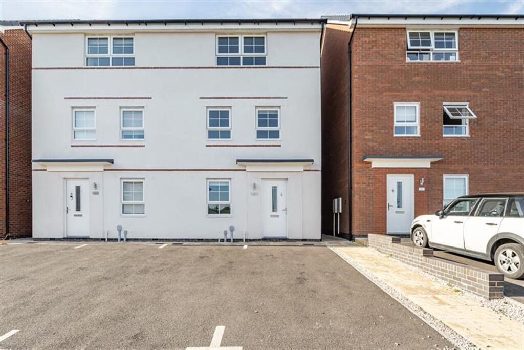 Main image of property: 4 bedroom Semi Detached Town House in Hillcrest Road, Nuneaton