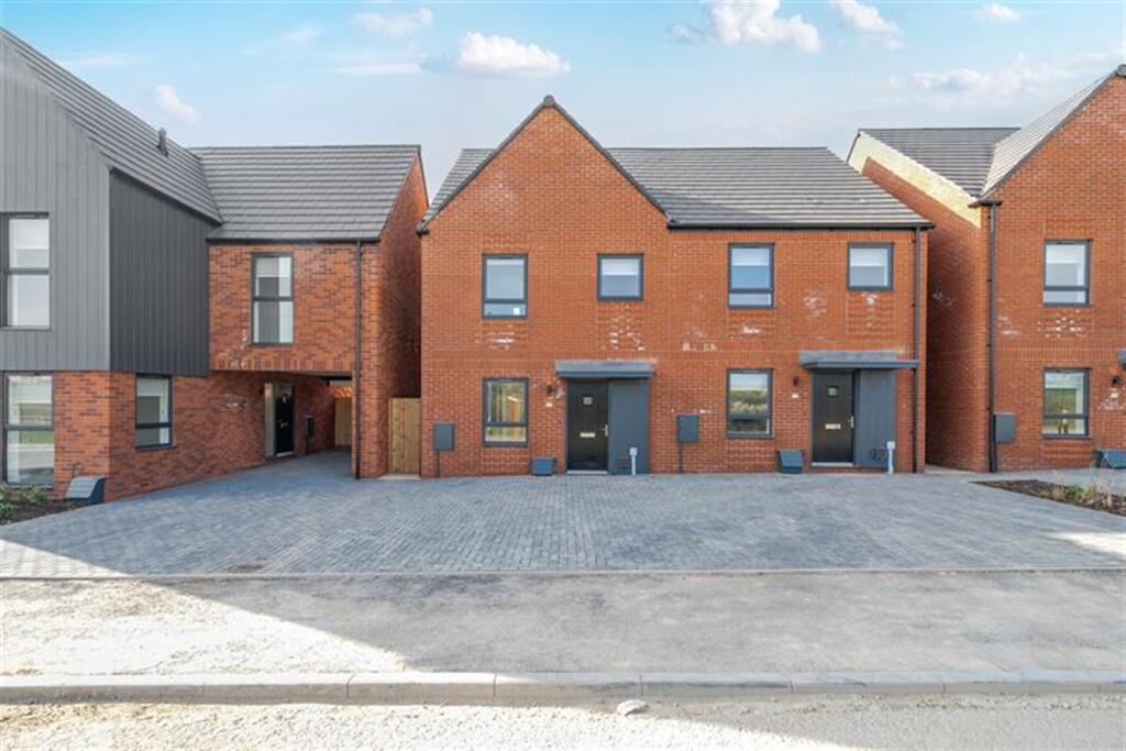 Main image of property: 3 bedroom Semi Detached House in Elder Drive, Houghton Regis