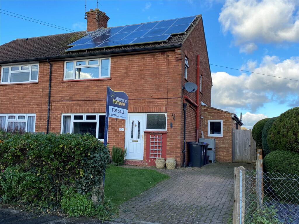 3 bedroom semidetached house for sale in Lovett Road, BYFIELD