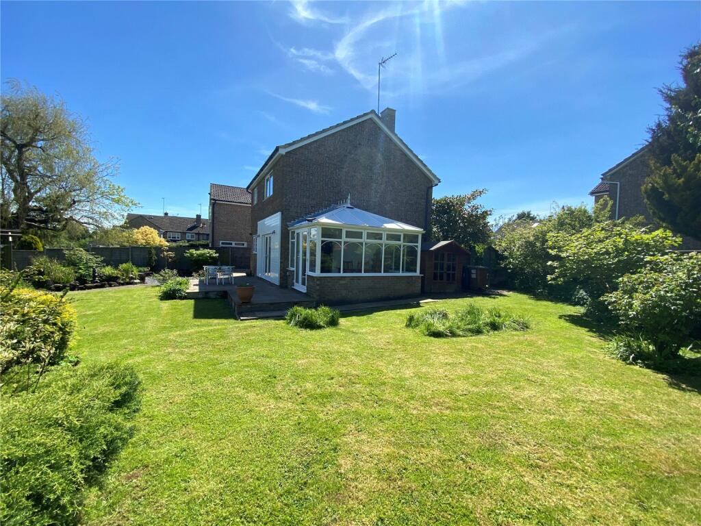 3 bedroom detached house for sale in Greenwood Close, BYFIELD