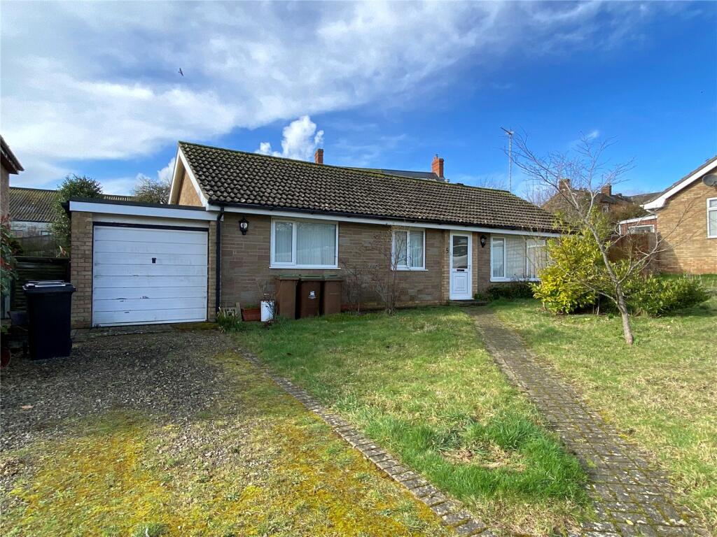3 bedroom bungalow for sale in Edwards Close, BYFIELD, Northamptonshire
