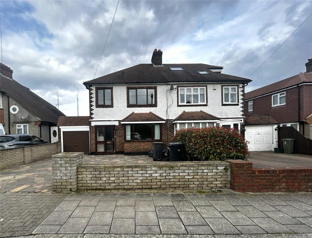 3 bedroom semi-detached house for rent in Hilldown Road, Bromley, BR2