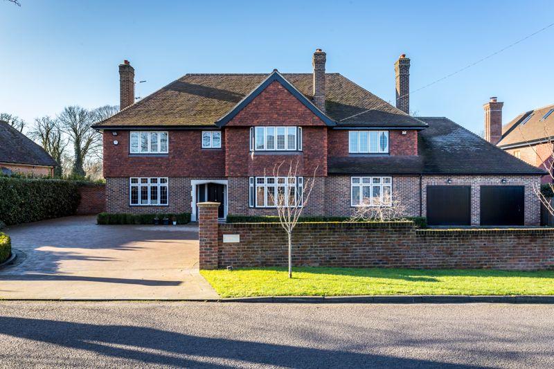 7 bedroom detached house for sale in Golf Side, South Cheam, SM2