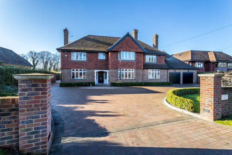7 bedroom detached house for sale in Golf Side, South Cheam, SM2