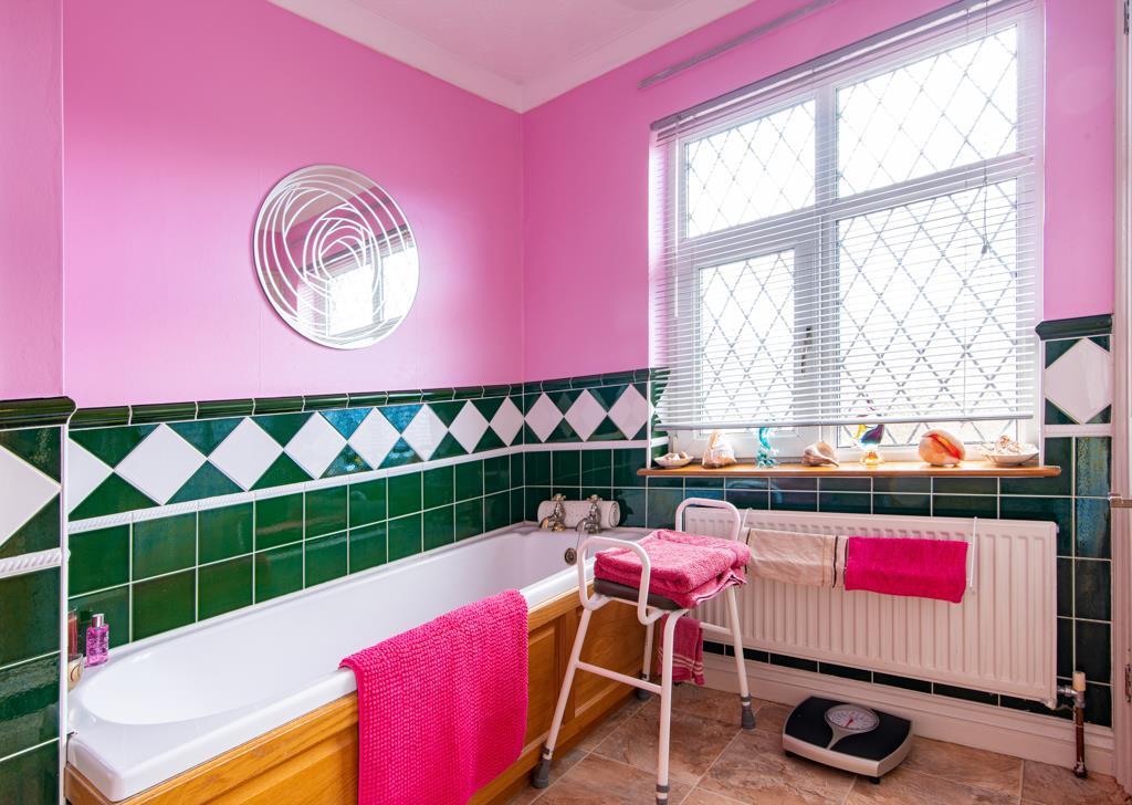 3 bedroom detached house for sale in Nottingham Road, Lowdham, NG14