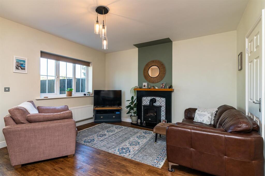 Main image of property: Blackthorn Close, Gedling NG4 4AU