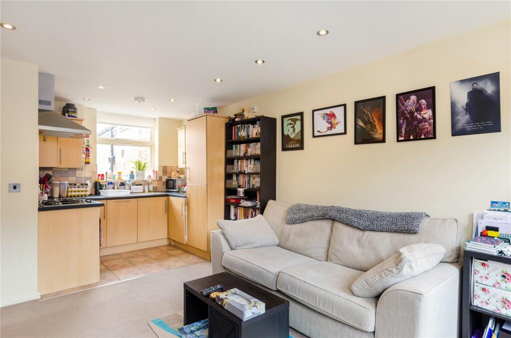 Main image of property: Pecketts Loft, Lady Pecketts Yard, York, YO1