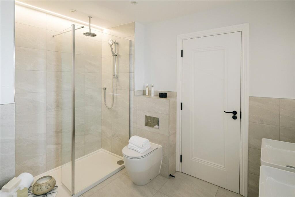 Additional property image - Hayfield Lodge, Over, Cambridge, CB24