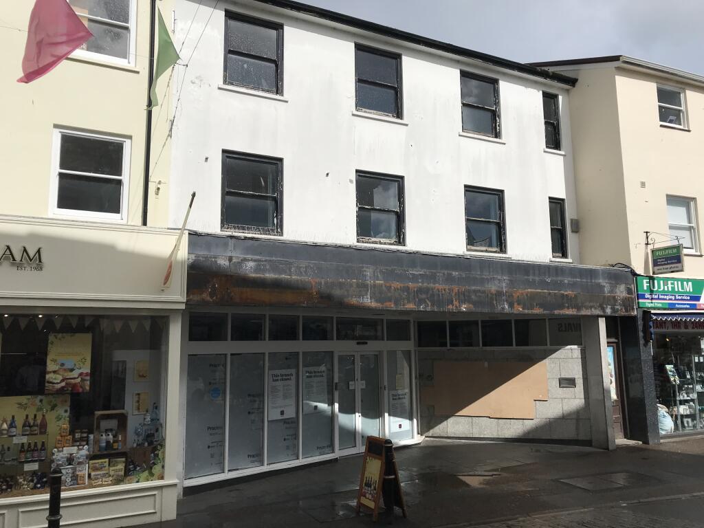 High street retail property to lease in Short Term Let, 2930 Market