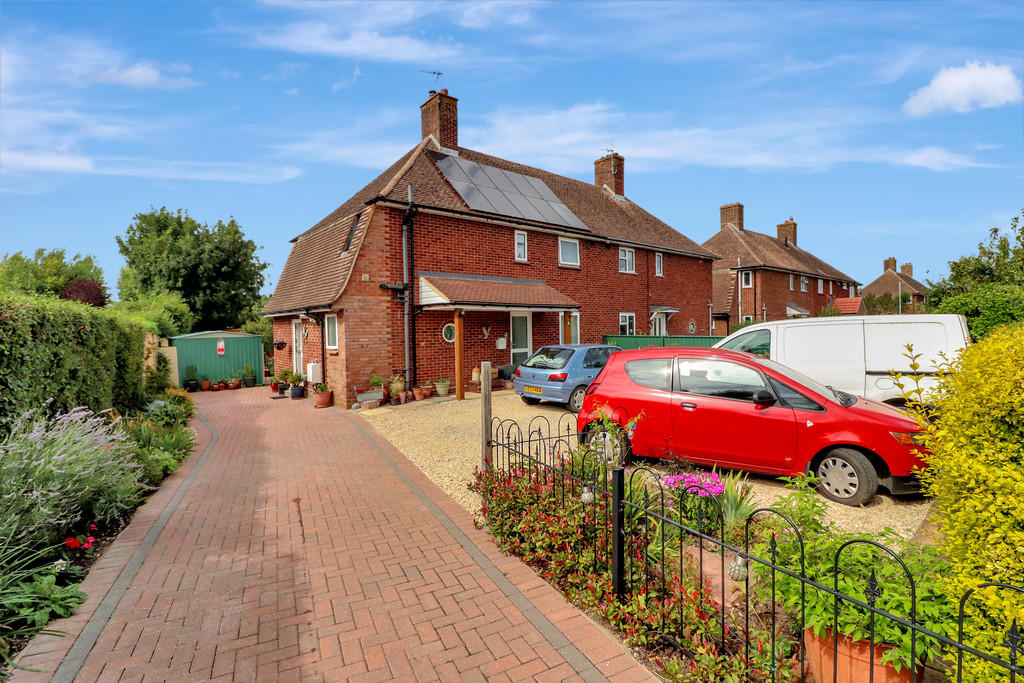 3 bedroom semidetached house for sale in Station Road, Stoke