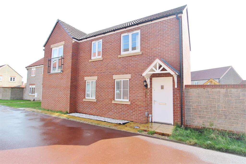 Main image of property: 5 Daisy Close, Keynsham, Bristol