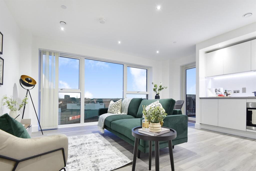 Main image of property: Thames Road London E16 2zg, 20 Thames, E16