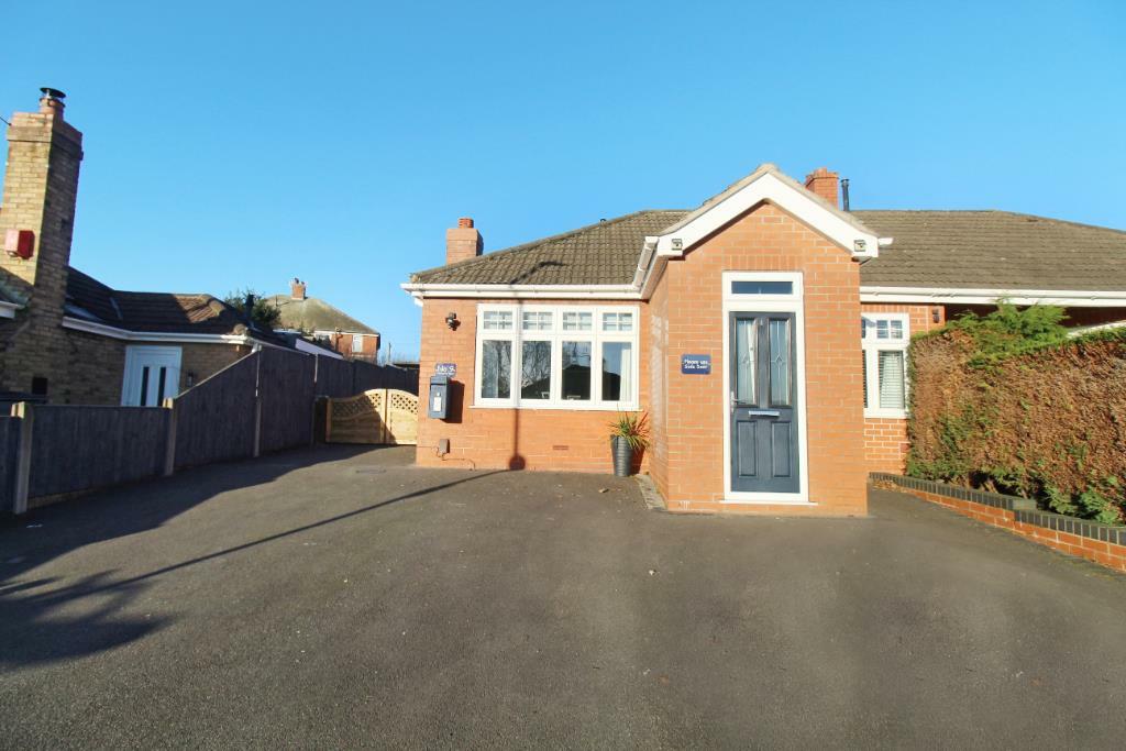 2 bedroom semidetached bungalow for sale in Selworthy Road, Norton