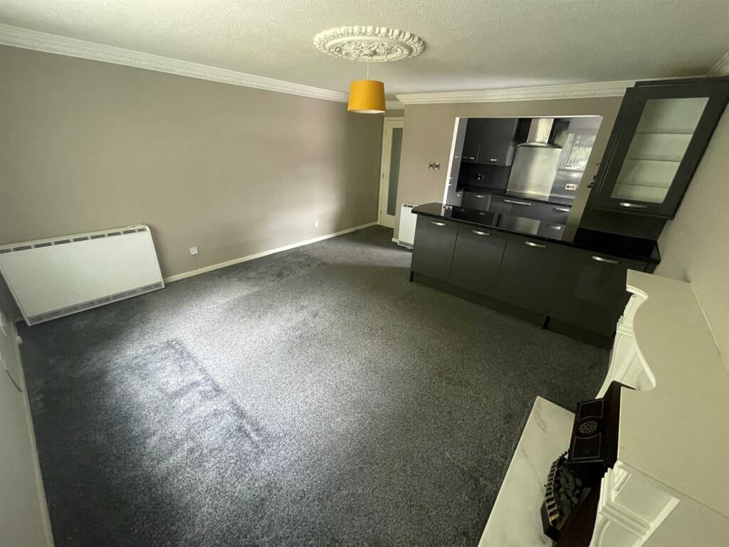 2 bedroom flat for sale in Cottingham Road, Hull, HU5
