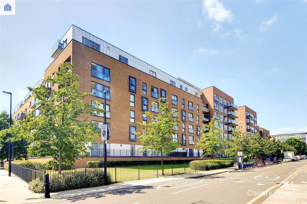 2 bedroom flat for sale in Lucienne Court, London E14