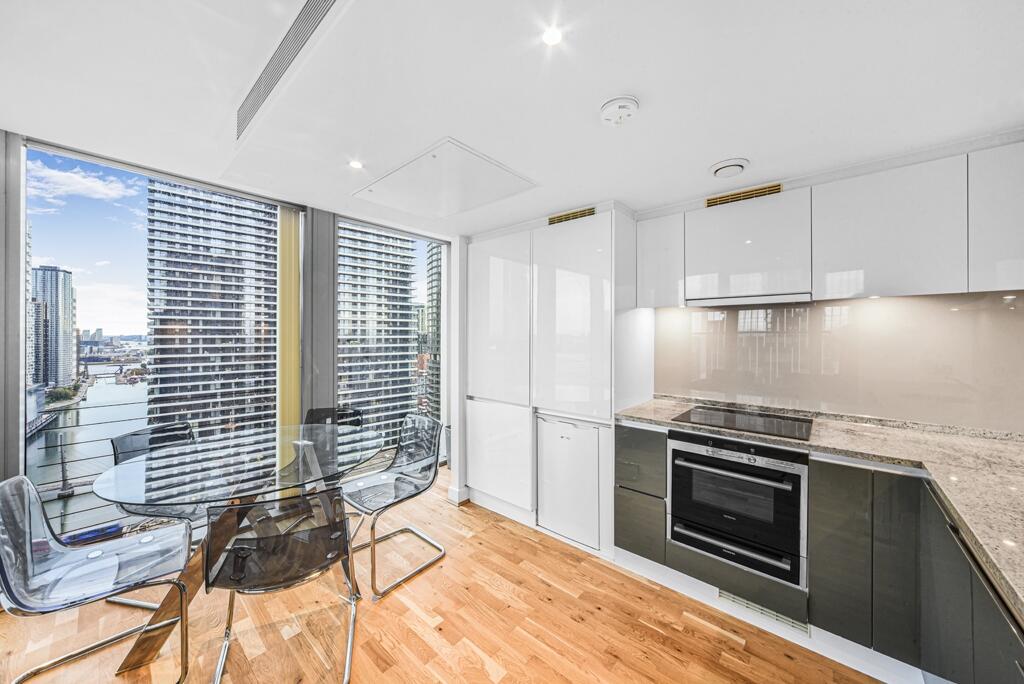 Main image of property: Landmark East Tower, Marsh Wall E14