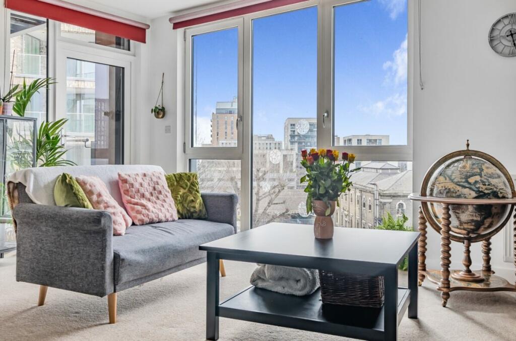 2 bedroom flat for sale in Bellville House, Norman Road London SE10