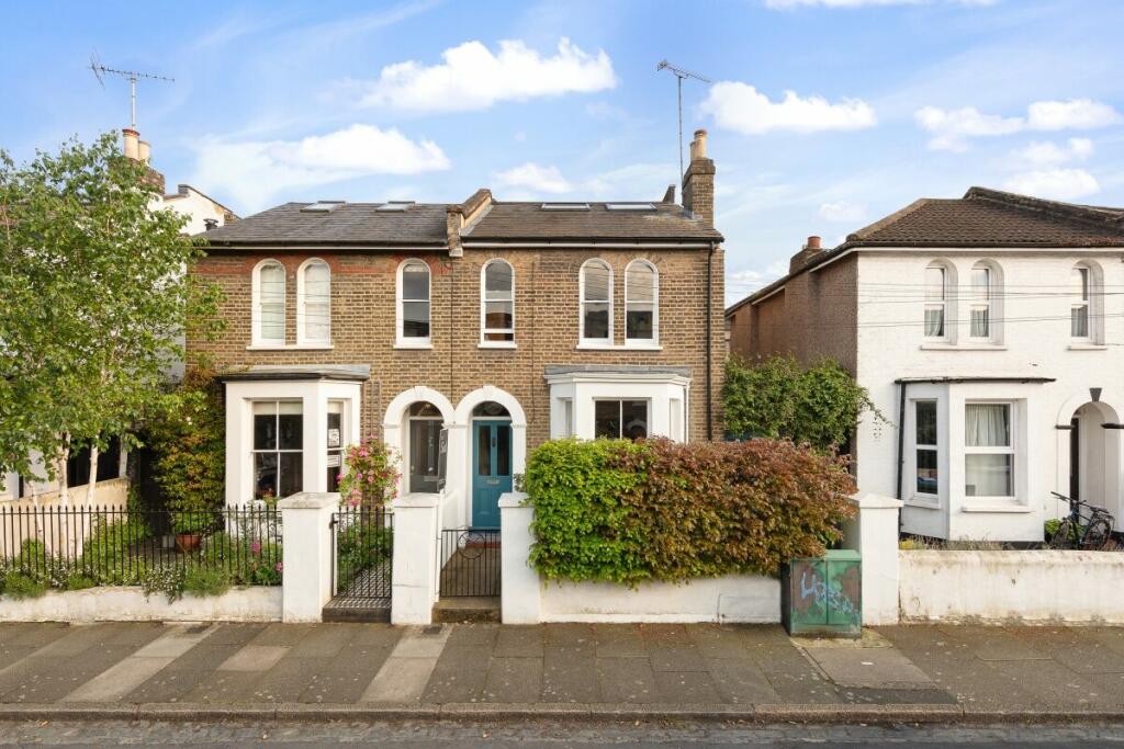 4 bedroom semidetached house for sale in Calvert Road Greenwich SE10