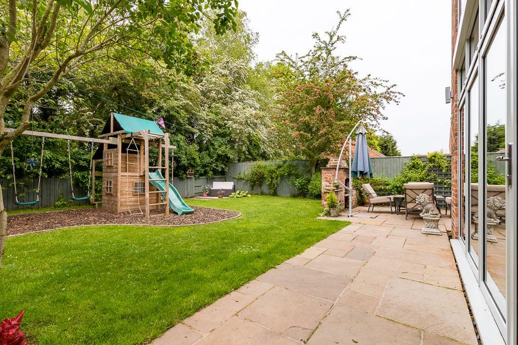 4 bedroom detached house for sale in Barff Meadow, Glentham, Market