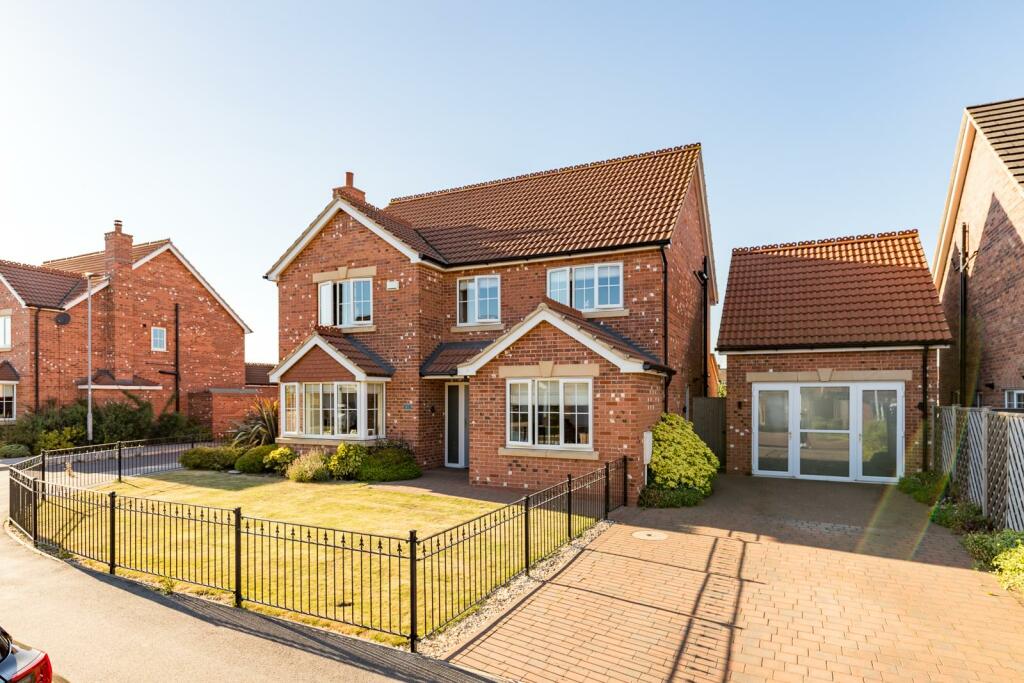 6 bedroom detached house for sale in Burdock Road, Scunthorpe, DN16