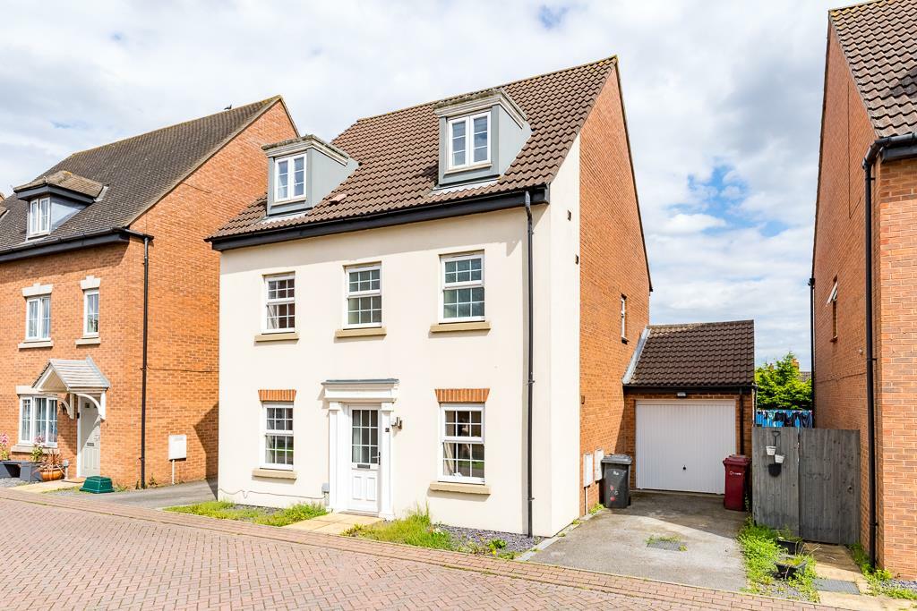 5 bedroom detached house for sale in Saffre Close, Winterton, DN15