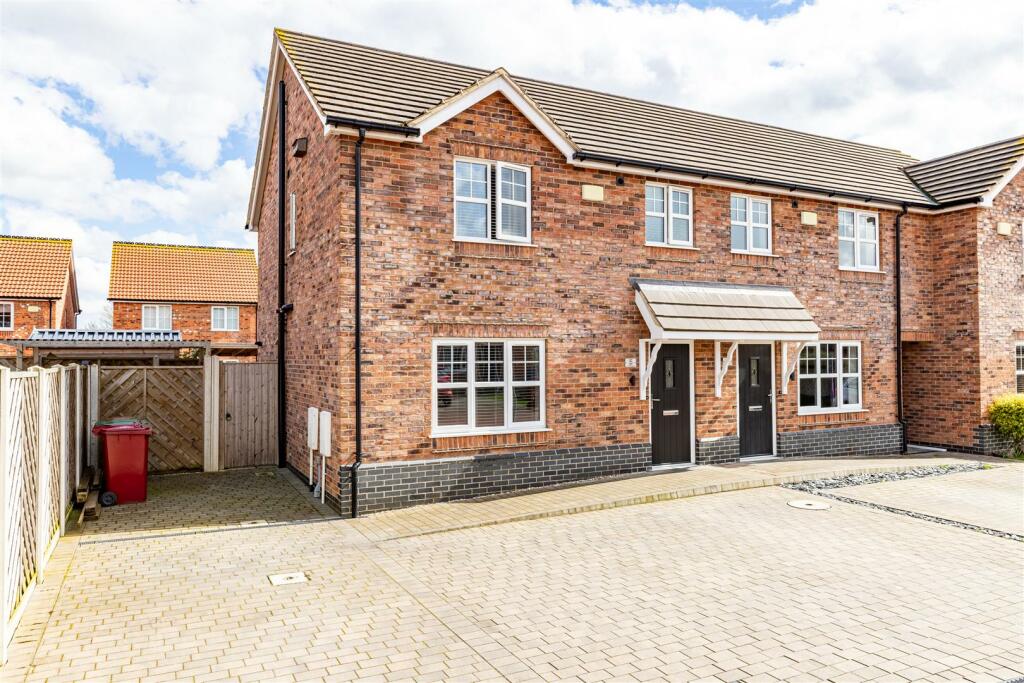 3 bedroom end of terrace house for sale in Wheat Lane, Hibaldstow, DN20