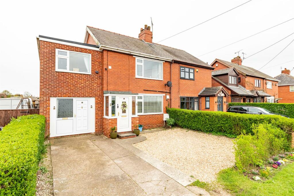 4 bedroom semidetached house for sale in Kettleby Lane, Wrawby, DN20