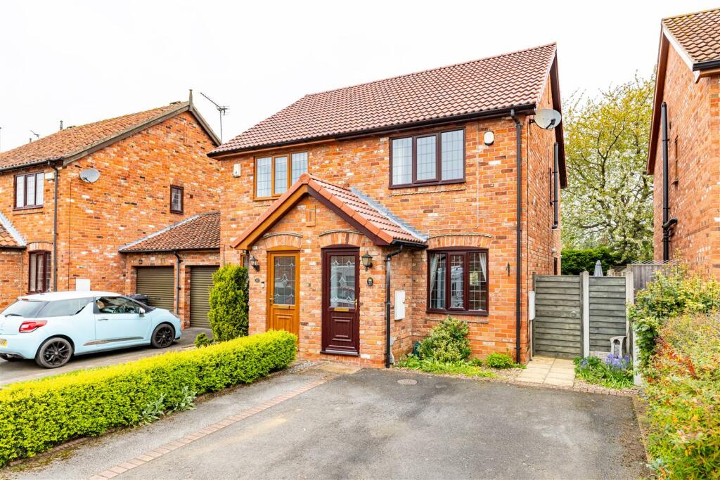 2 bedroom semidetached house for sale in Westwinds Gardens, Winterton, DN15