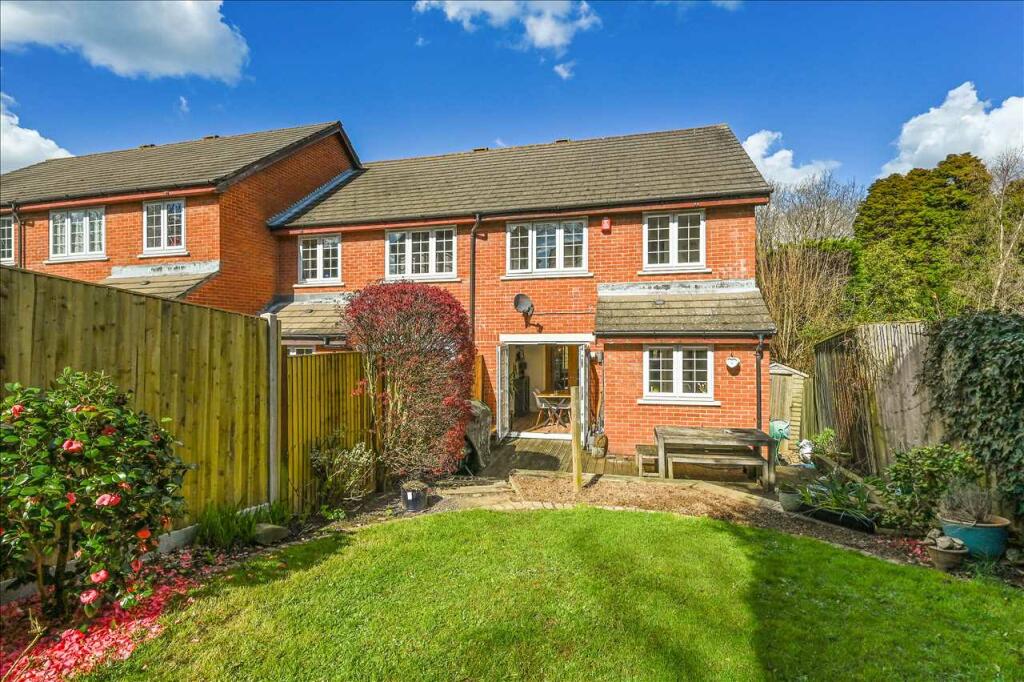 4 bedroom town house for sale in Stalybridge, Park Gate, SO31