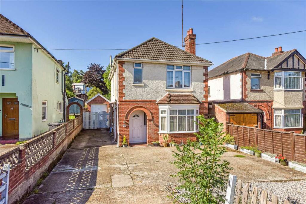 3 bedroom detached house for sale in Oak Hill, Bursledon, SO31