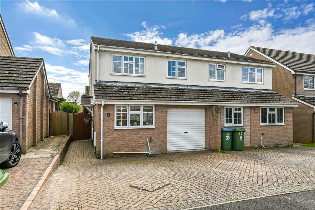 3 bedroom semidetached house for sale in Kingcup Avenue, Locks Heath, SO31