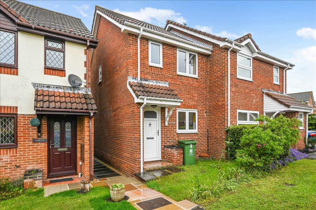 2 bedroom semidetached house for sale in Coracle Close, Warsash, SO31