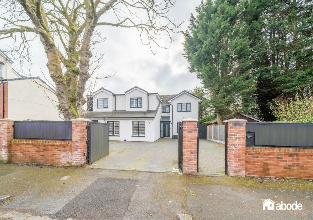 4 bedroom detached house for sale in Crescent Avenue, Formby, Liverpool