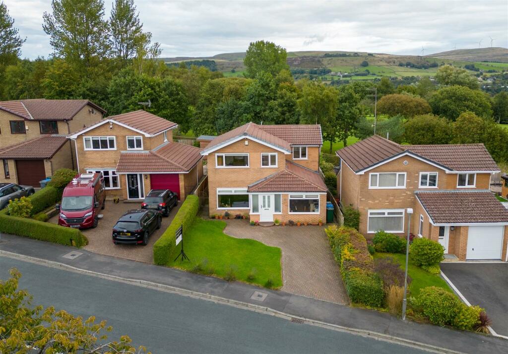 4 bedroom detached house for sale in Cherry Tree Way, Rossendale, BB4