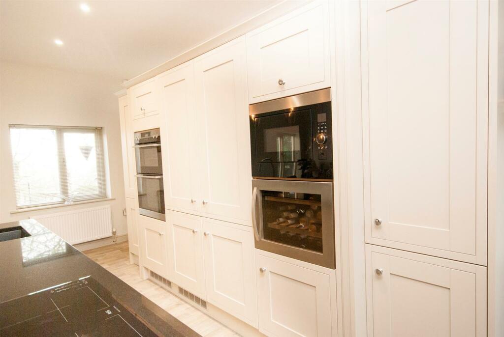 3 bedroom detached house for sale in Gate House, Old Road