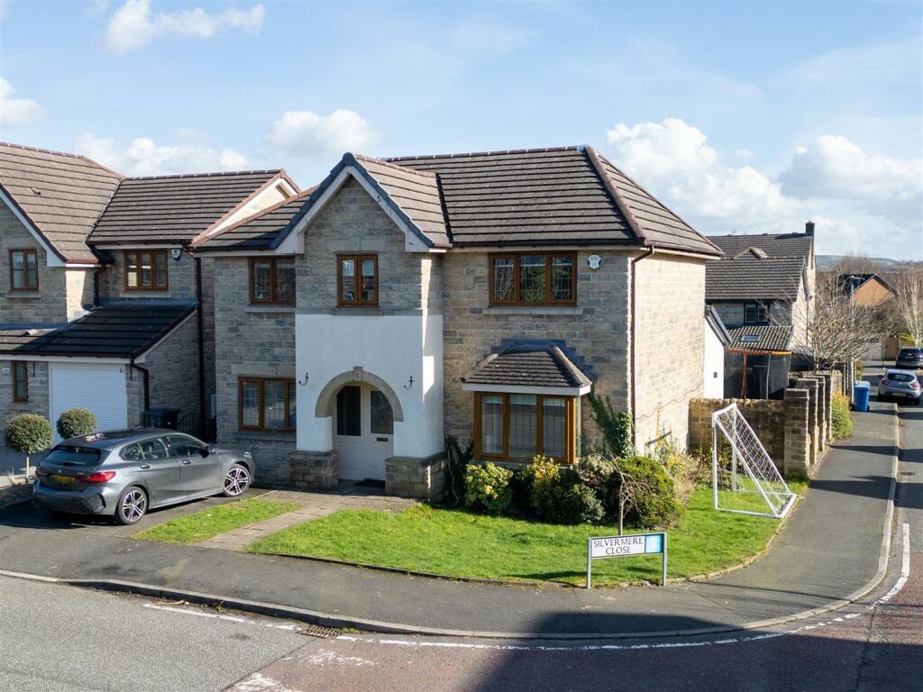 4 bedroom detached house for sale in Silvermere Close, Ramsbottom, Bury