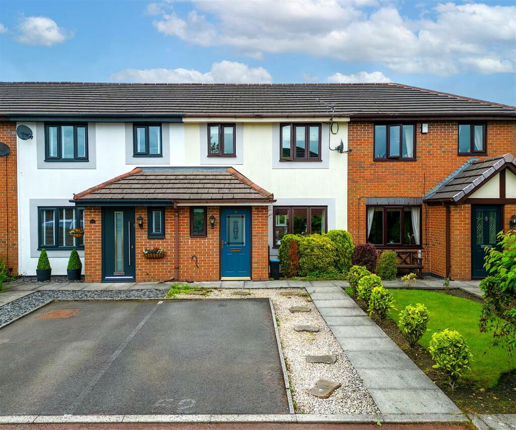 3 bedroom terraced house for sale in Silvermere Close, Ramsbottom, Bury
