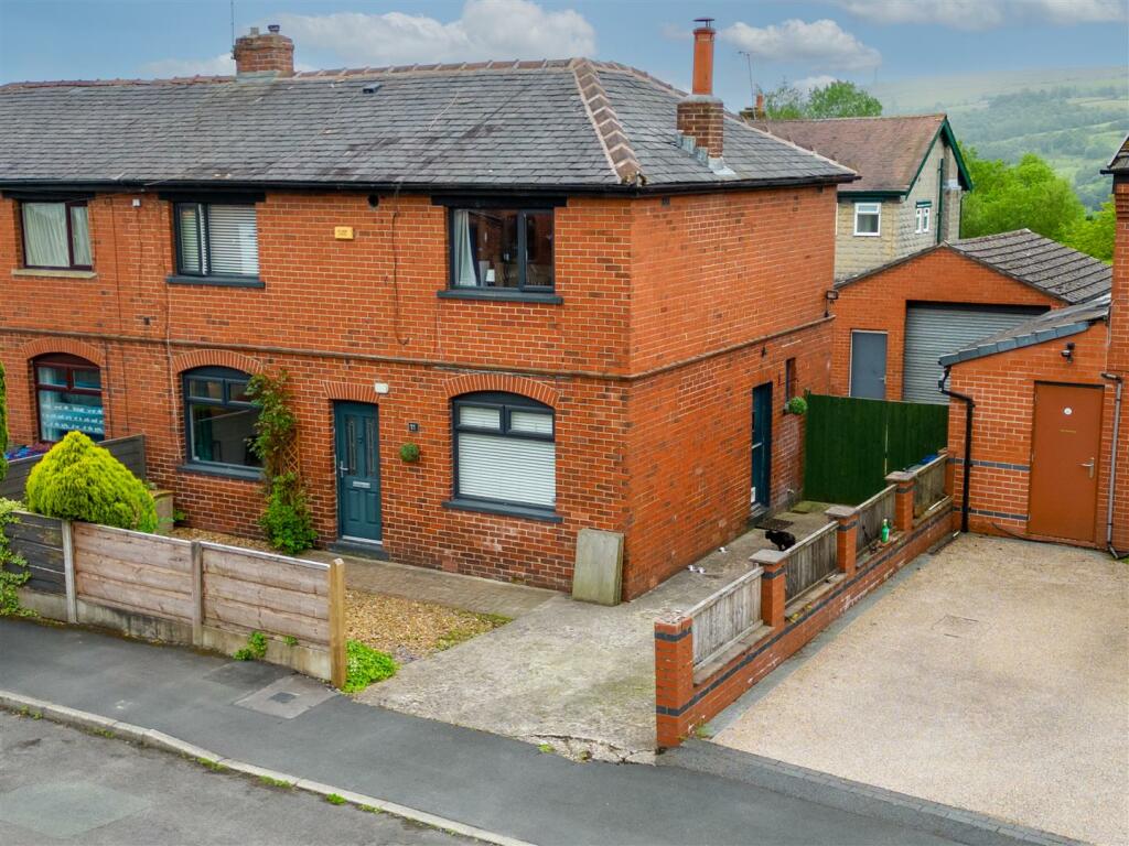3 bedroom semidetached house for sale in Oaklands Road, Ramsbottom