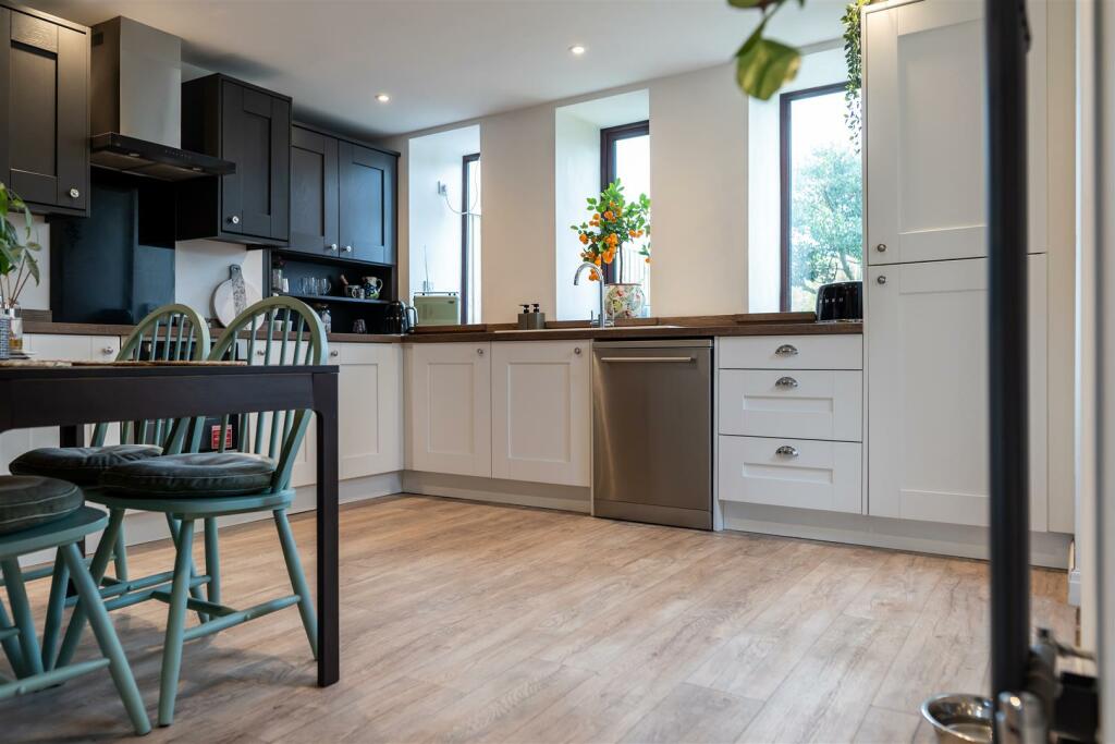 Additional property image - Chapeltown Road, Bromley Cross, Bolton