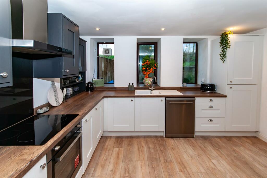 Additional property image - Chapeltown Road, Bromley Cross, Bolton